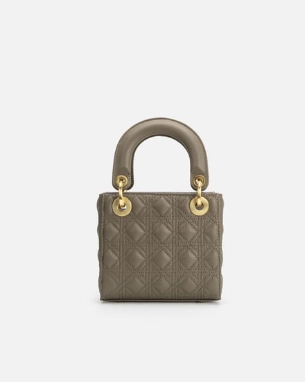 شنطة نسائية عنوان الأناقة بلون رمادي