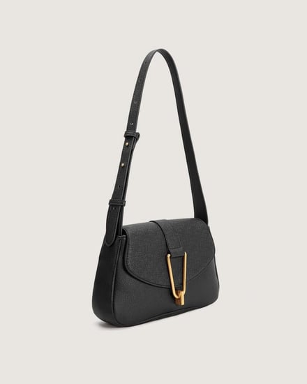 شنطة بلون أسود بحجم كبير لكل الأوقات