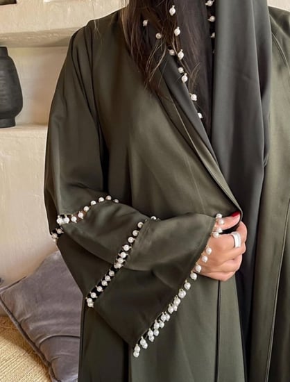 عباية فاخرة اللون زيتي مع شك لولو