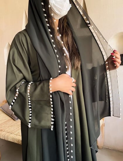 عباية فاخرة اللون زيتي مع شك لولو