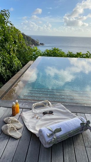 شنطة  كانفس مع فوطة اطراف مرجان سماوي