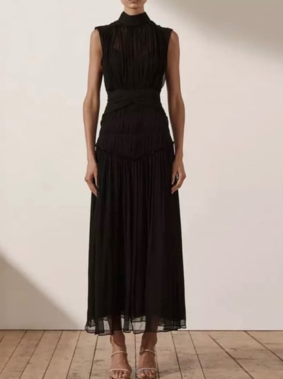 فستان شيفون جودة عاليه بطوق حول الرقبة وتكسيرات تحت الخصر