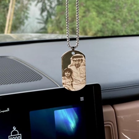 تعليقة سيارة فضية - نحت صورة على الوجهين