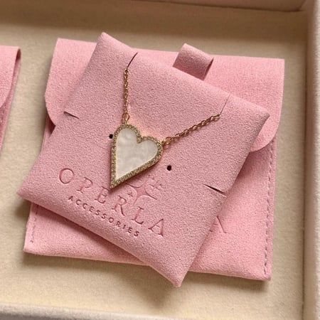 White heart ذهبي