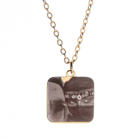 قلاده بالاسم