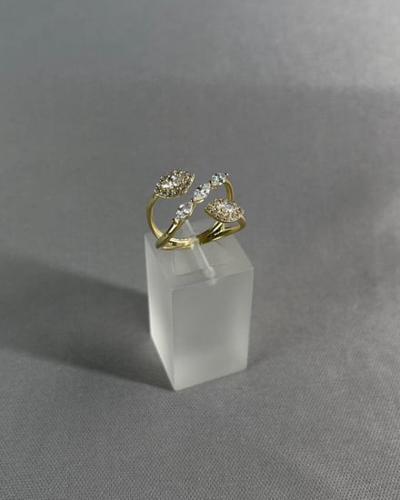 خاتم ذهب  عيار 18  تصميم ألماس - ألوان متعددة   الوزن:2.7g