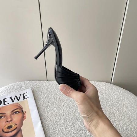 كعب سان لوران