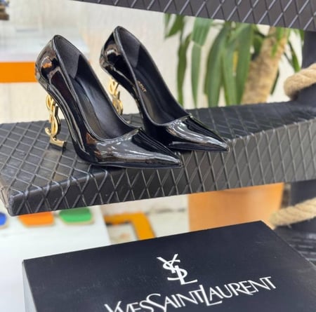 كعب سان لوران