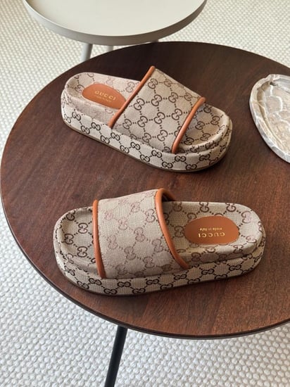 ‏Gucci Wmns GG Lame Platform Slide Sandal Camel Monogram