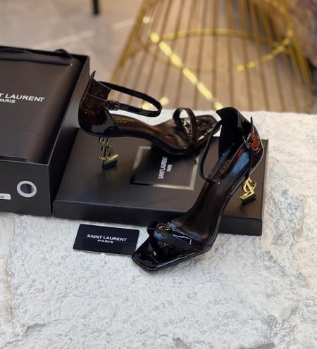 كعب سان لوران