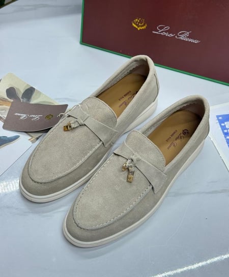 حذاء لورو بيانا