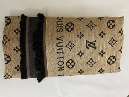 سكارف لويس فيتون اشكال متعددة