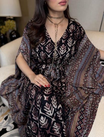 جلابية ناعمة كشمير زم عالخصر ملونة لون بني-متجر جلابيات فاشن للأزياء