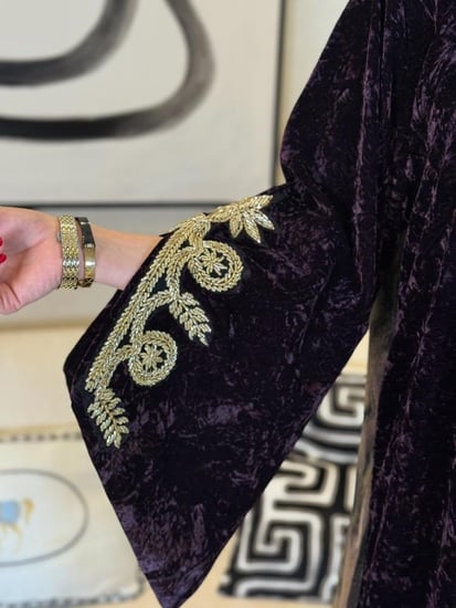 جلابية مخمل شك عالاكمام  بنفسجي داكن-متجر جلابيات فاشن للازياء الراقية