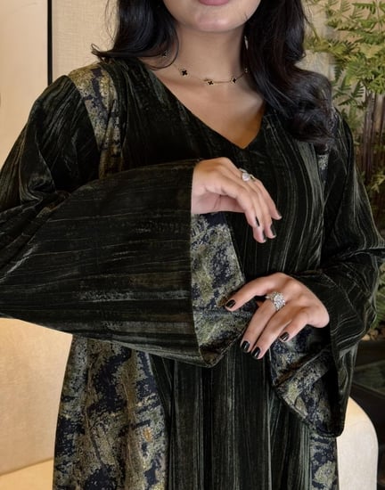 جلابية مخمل راقية زيتوني-متجر جلابيات فاشن للأزياء الراقية