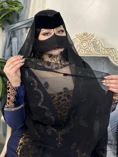 طرحة لون اسود