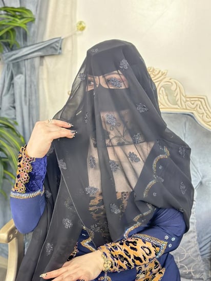 طرحة لون اسود