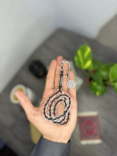 سبحة بكلايت شفافة خيط أسود