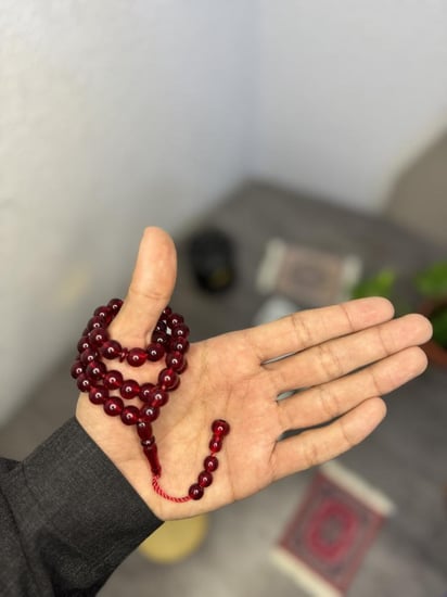 سبحة جلاليث عنابي