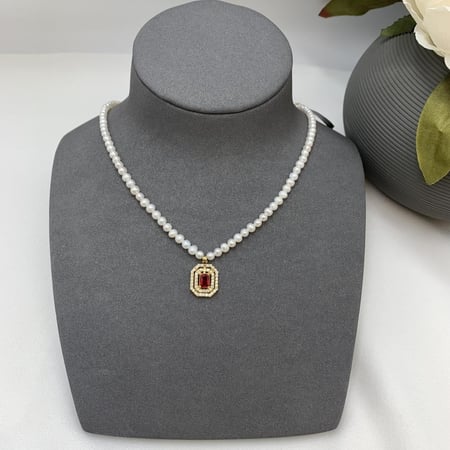 عقد ذهب عيار 18 بإضافة اللؤلو الزراعي