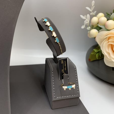 طقم إيطالي باللون الأبيض والفيروزي عيار 18 الوزن  8.6