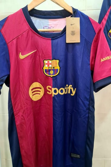 طقم برشلونة الاساسي موسم 2025