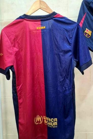 طقم برشلونة الاساسي موسم 2025