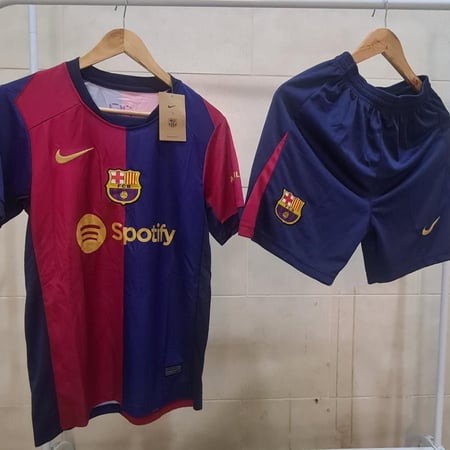 طقم برشلونة الاساسي موسم 2025