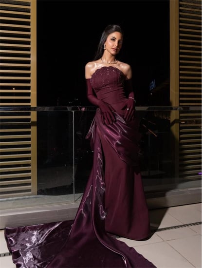 فستان لمى الكناني باللون البرغندي