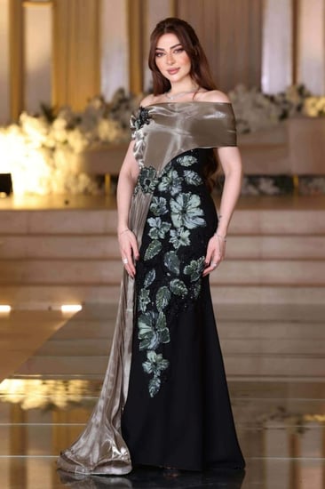 فستان سهرة اسود مطرز بورود فخمة