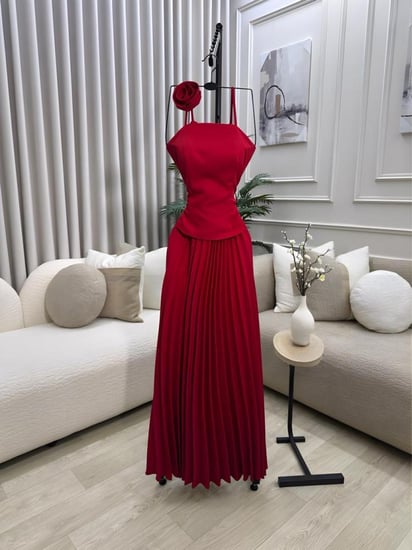 فستان نسائي  أحمر باربي