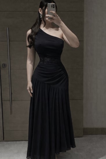 فستان سهرة أسود بكتف واحد