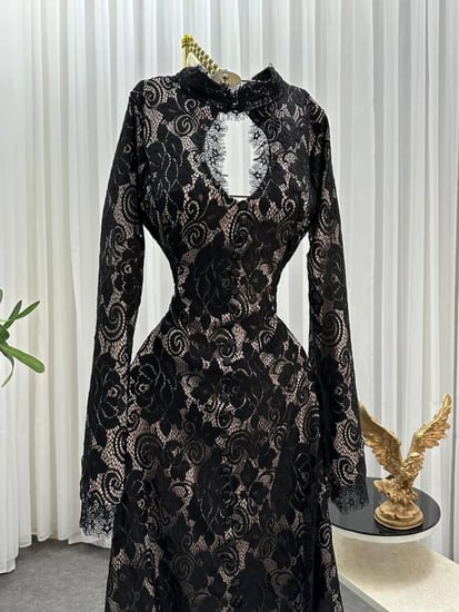 فستان سهرة أسود من الدانتيل بالكامل