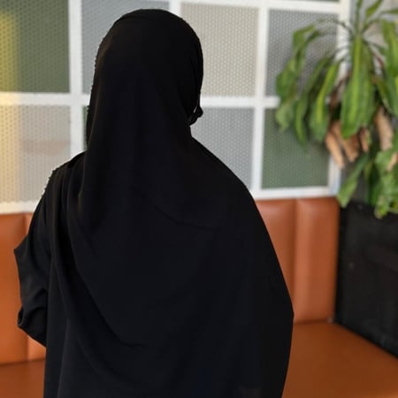 طرحة بندانه مطاط وثابتة سوداء خفيفة ومريحة