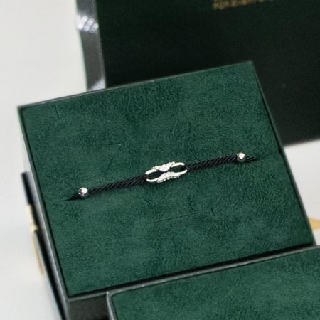 بكج اساور خيط  6 قطع ( علبة + كيس )