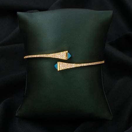 الاساور الجذابة تمنح حضورك إطلالة مميزة