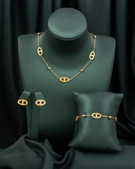 طقم مثل الحلقات الكوكبية الملساء المندمجة إلى الأبد