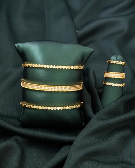 عملية وخفيفة، مثالية للاستخدام اليومي والمناسبات الخاصة.