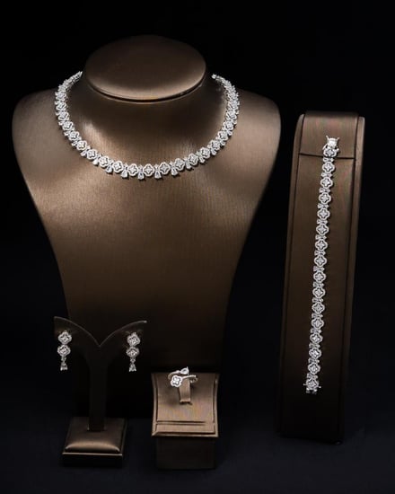 تألقي بفخامة التفاصيل طقوم زركون بدقة الماس