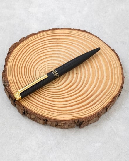 طقم لإطلالتك في المناسبات يجذب الأنظار اليك