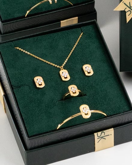 بكج اطقم 4 اطفال قطع ( علبة + كيس )