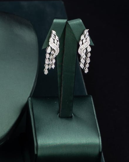 طقم نسائي زركون تناغم فاخر باللون الفضي