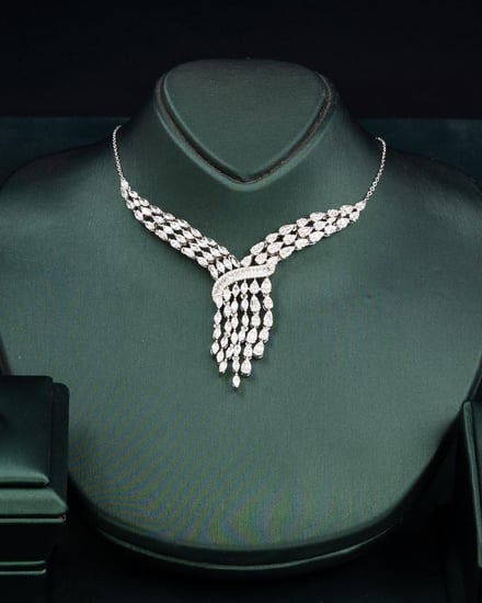 طقم نسائي زركون تناغم فاخر باللون الفضي