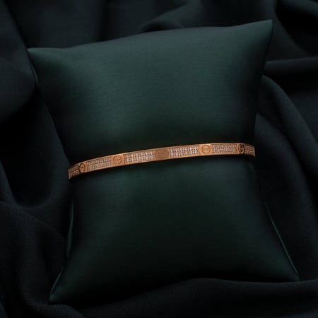 اسوارة نسائية باللون النحاسي