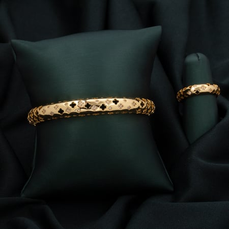 طقم اسوارة وخاتم باللون الذهبي