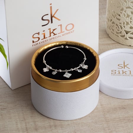 تعد هذه الاسواره الرائعة تعبر عن ايقونة الحب الفريدة