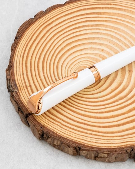 قلم عملي يجمع بين الجودة والمتانة