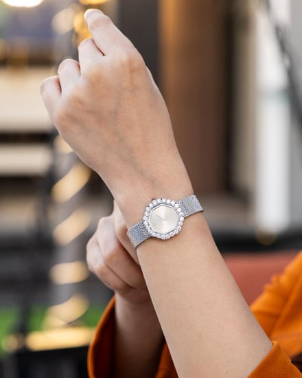 ساعة تمنحك إحساسًا بالفخامة فضي ميناء رصاصي