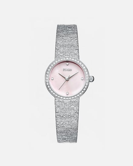 اختيارك الأمثل لإطلالة متكاملة باللون الفضي ميناء صدفي وردي