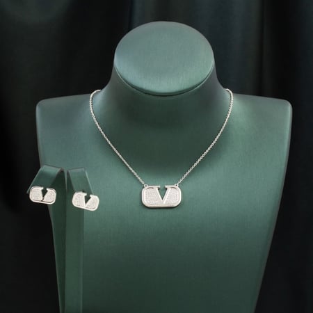 الحضور الملفت يبدأ بإختيار طقم ناعم مميز